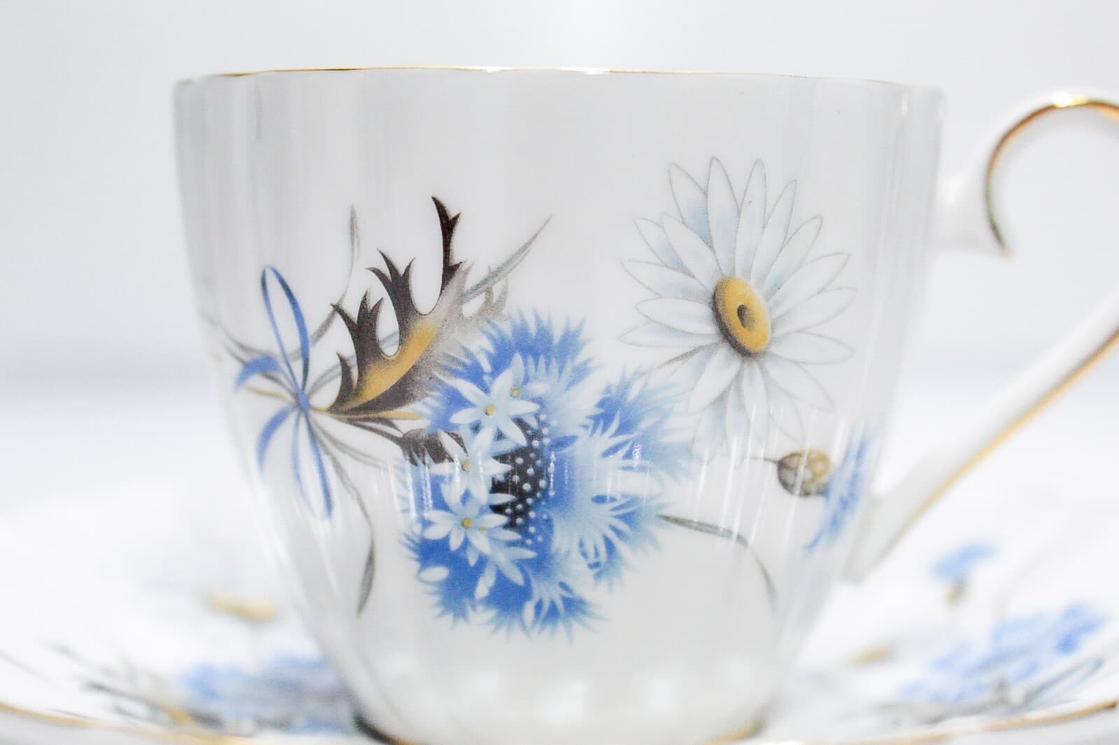 ROYAL TUSCAN Wedgwood Fine Bone China White Floral Cup & Saucer - Thumbnail 2