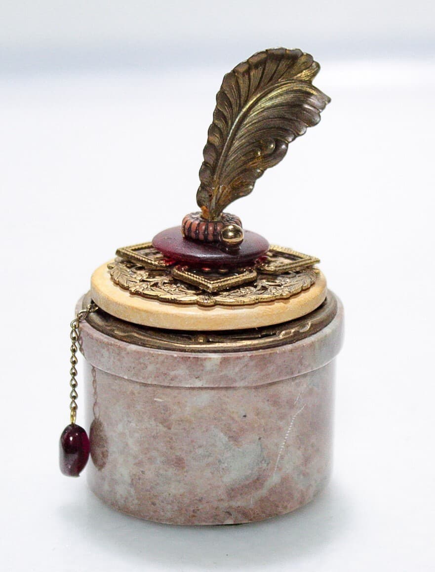 JO MARZ Vintage Soapstone & Carnelian Round Decorative Trinket box - Thumbnail 4