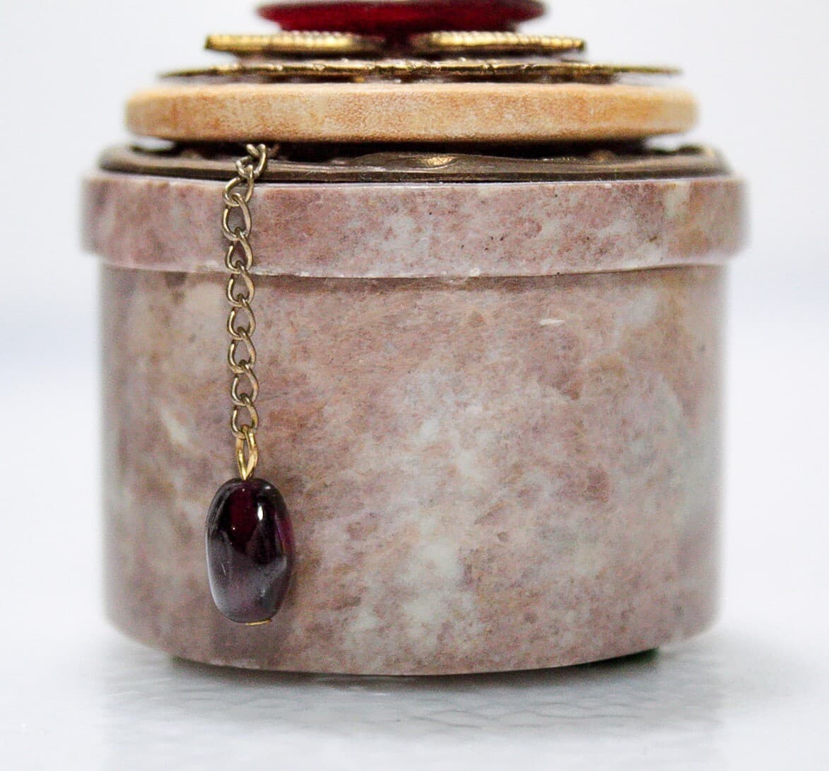JO MARZ Vintage Soapstone & Carnelian Round Decorative Trinket box - Thumbnail 3