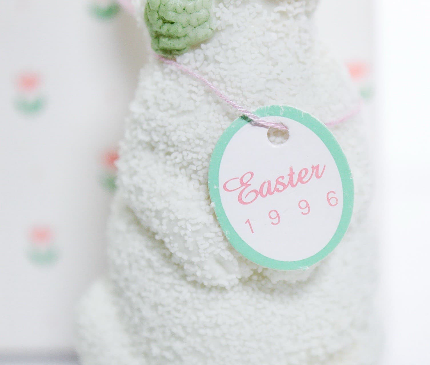 DEPARTMENT 56 Easter Bunny 1996 Holiday Hand Painted Porcelain Figurine In Box - Thumbnail 2