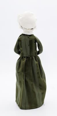 Byers' Choice 2007 Williamsburg Colonial Woman With Wassail Bowl Christmas Doll - Thumbnail 5
