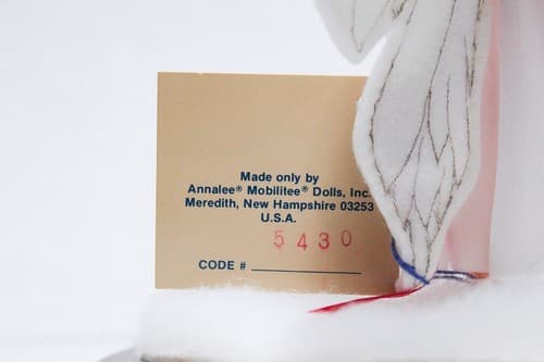 1991 ANNALEE Mobilitee Nativity Angel Red Ribbon Belt Felt in Cloche/Dome Doll - Thumbnail 10