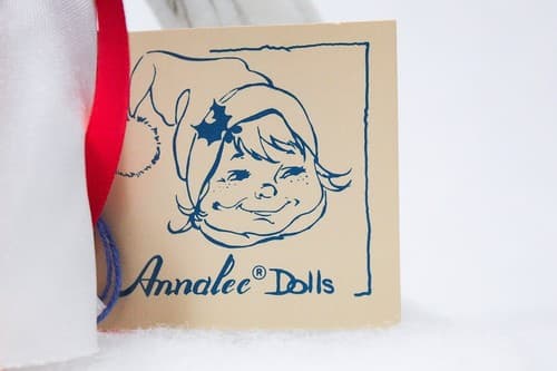 1991 ANNALEE Mobilitee Nativity Angel Red Ribbon Belt Felt in Cloche/Dome Doll - Thumbnail 6
