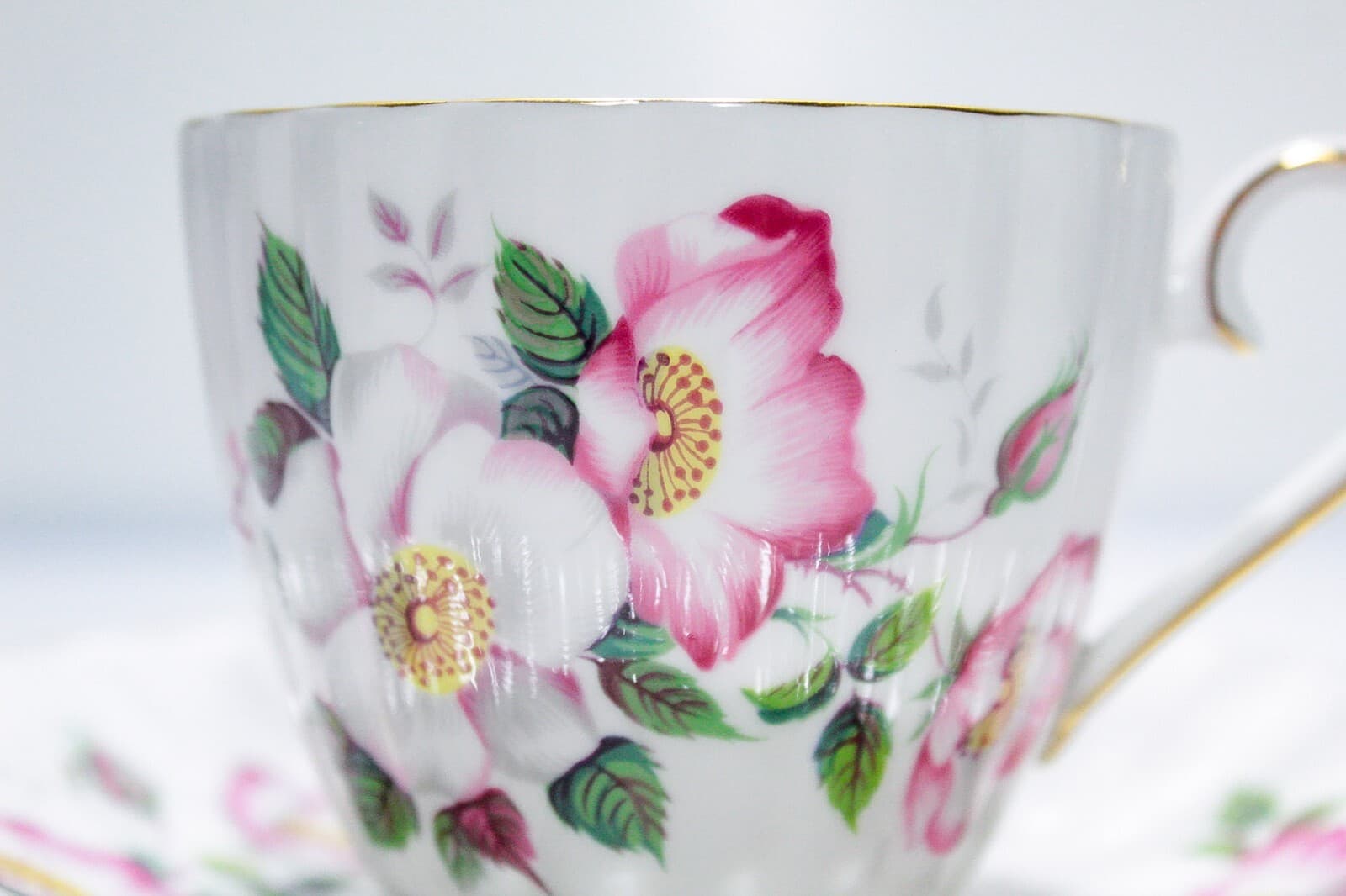 ROYAL TUSCAN Wedgwood D3185 Pattern Fine Bone China Floral Cup & Saucer - Thumbnail 2