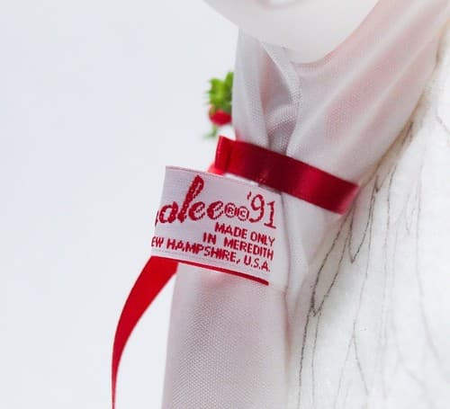 1991 ANNALEE Mobilitee Nativity Angel Red Ribbon Belt Felt in Cloche/Dome Doll - Thumbnail 8