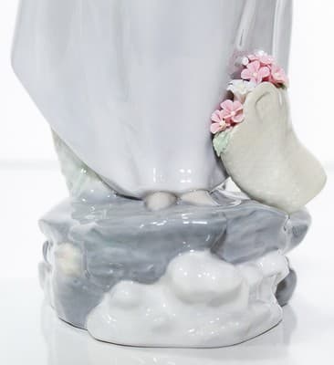 Vintage LLADRO Made In Spain "Wind Blown Girl" Large Porcelain Figure RETIRED - Thumbnail 4