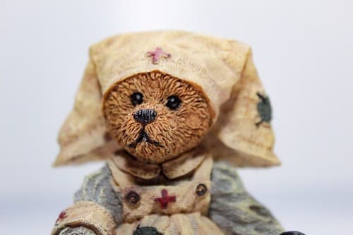 1993 Vintage BOYDS BEARS "Clara...the Nurse" #2231 Figurine - Thumbnail 2
