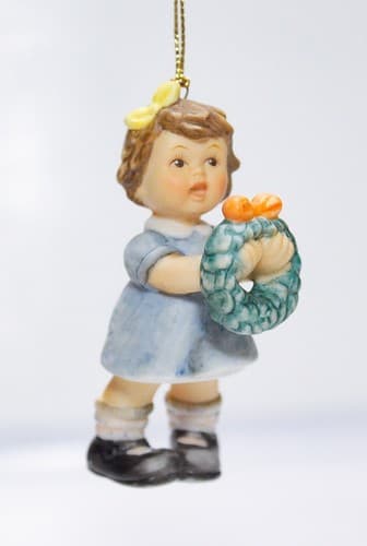 Berta Hummel Goebel 1999 "Wreath Of Joy" Porcelain Christmas Ornament - Thumbnail 4
