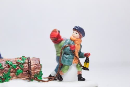 DEPARTMENT 56 "Bringing Home The Yule Log" Village Christmas Accessory #5558-1 - Thumbnail 5