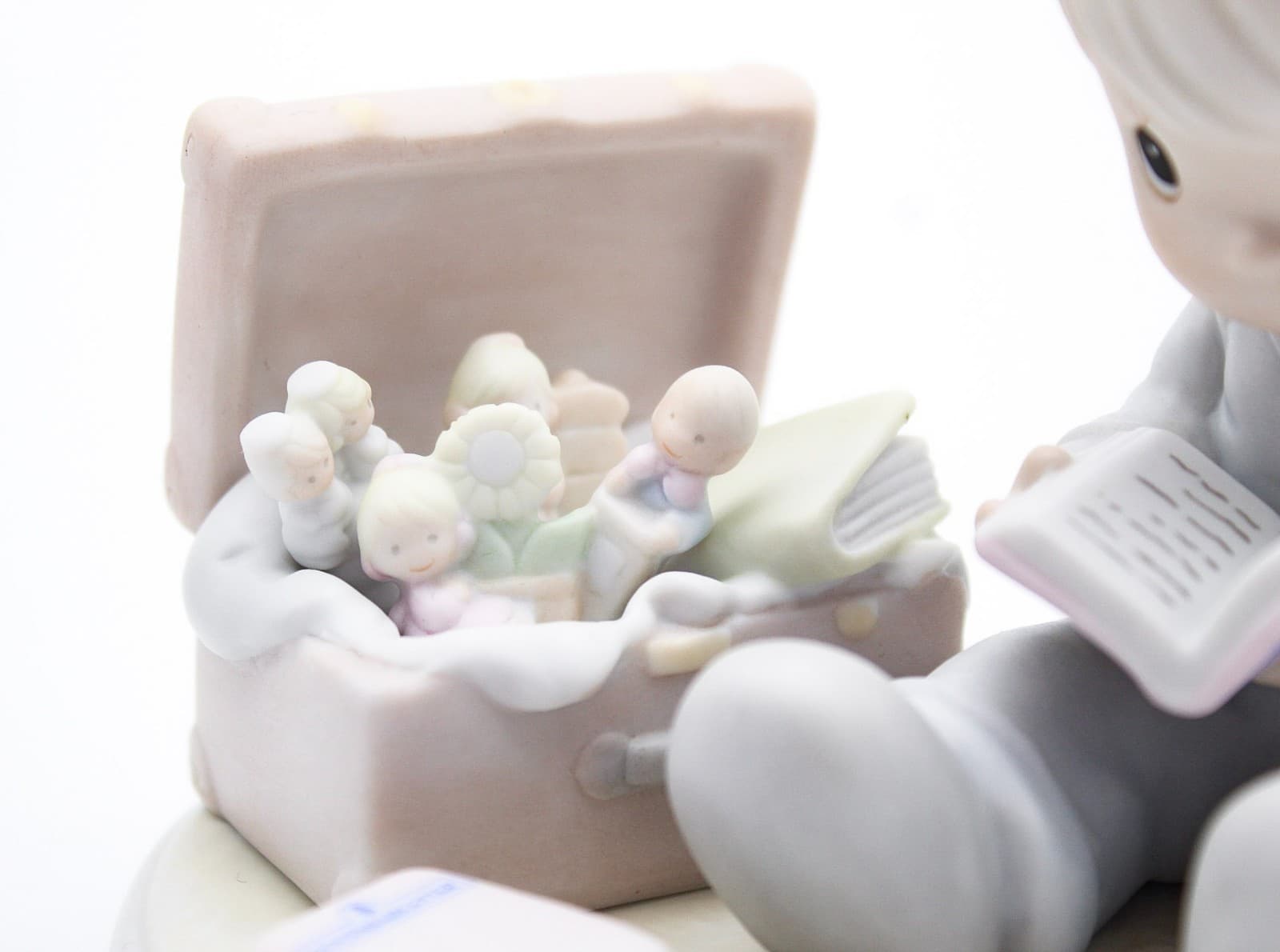 Precious Moments You Will Always Be A Treasure To Me Porcelain Figurine 1997 - Thumbnail 6