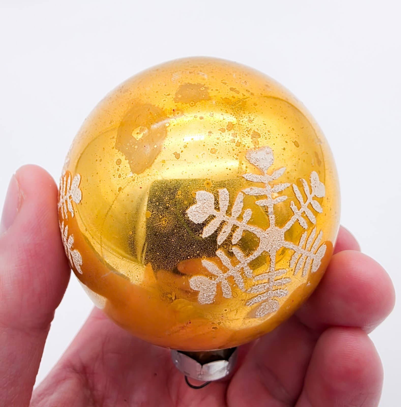 Vintage Made In USA Yellow Mica Stencil Snowflake Ball Glass Christmas Ornament - Thumbnail 3