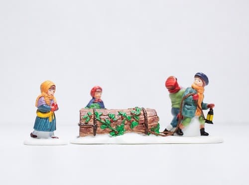 DEPARTMENT 56 "Bringing Home The Yule Log" Village Christmas Accessory #5558-1 - Thumbnail 4