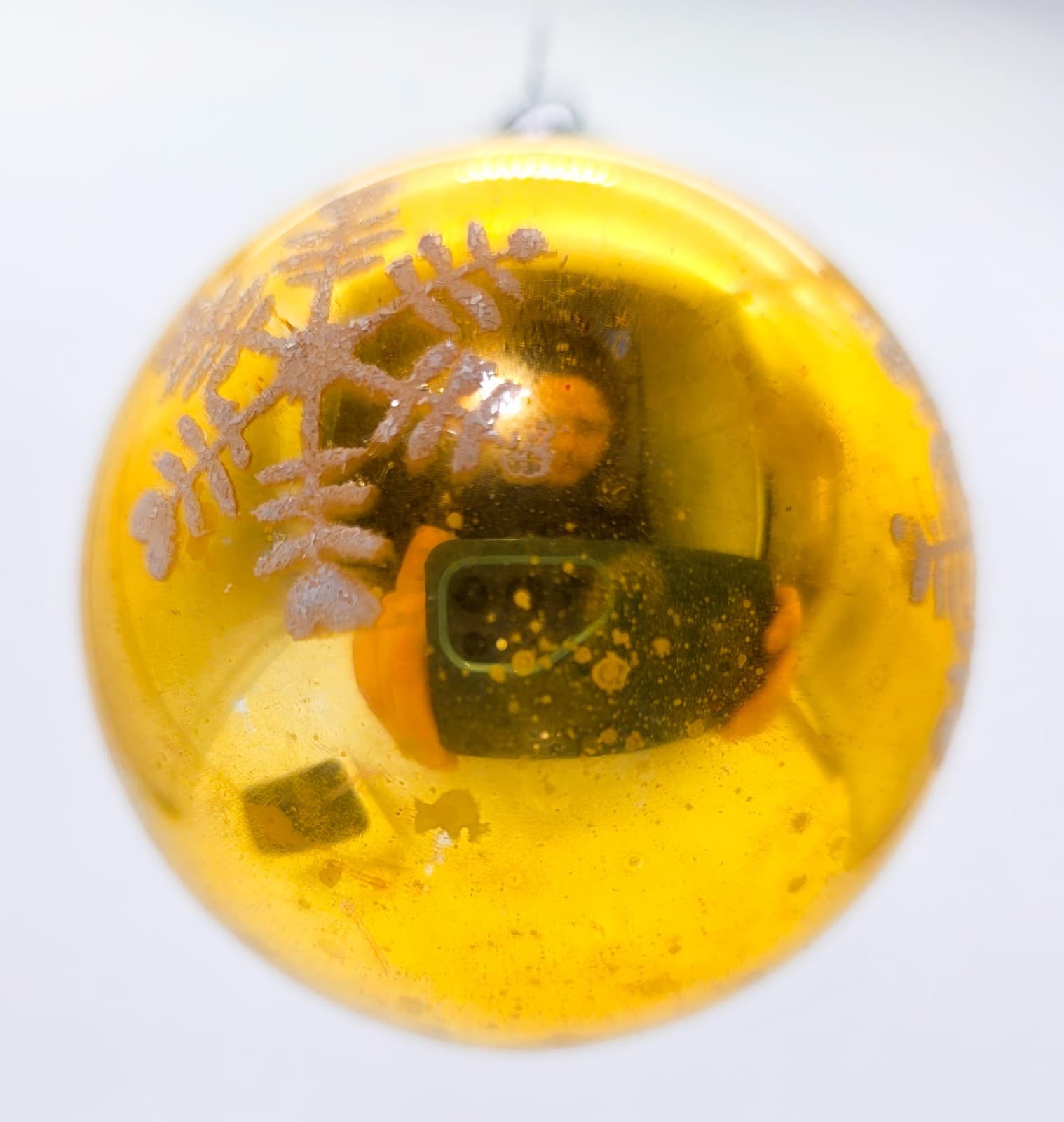 Vintage Made In USA Yellow Mica Stencil Snowflake Ball Glass Christmas Ornament - Thumbnail 5
