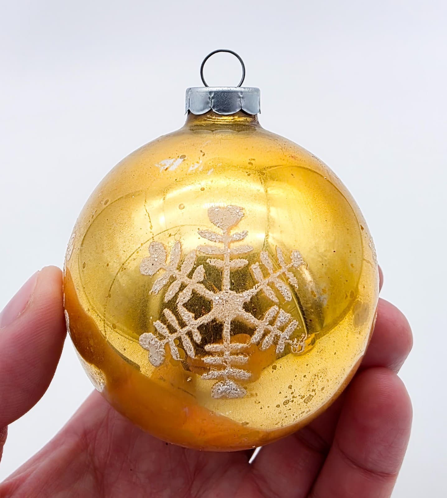 Vintage Made In USA Yellow Mica Stencil Snowflake Ball Glass Christmas Ornament - Thumbnail 2