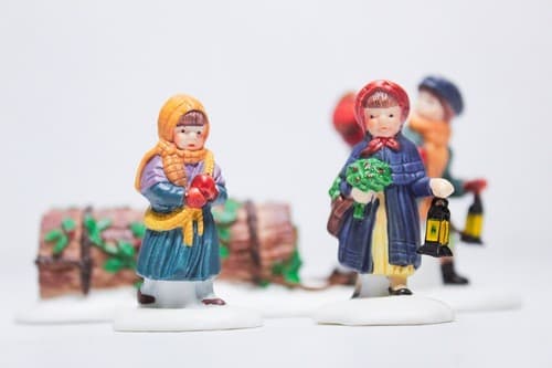 DEPARTMENT 56 "Bringing Home The Yule Log" Village Christmas Accessory #5558-1 - Thumbnail 6