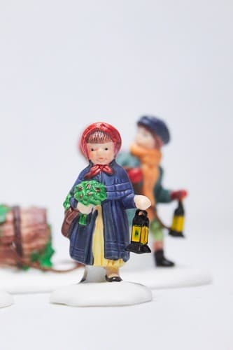 DEPARTMENT 56 "Bringing Home The Yule Log" Village Christmas Accessory #5558-1 - Thumbnail 7