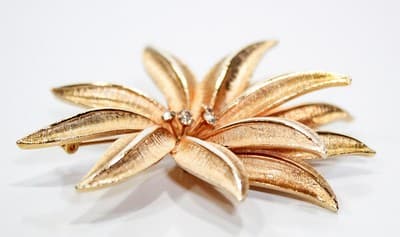 Vintage Gold Tone Rhinestone Textured Floral Motif Statement Pin Brooch - Thumbnail 3