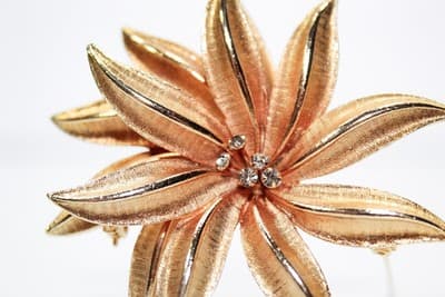 Vintage Gold Tone Rhinestone Textured Floral Motif Statement Pin Brooch - Thumbnail 2