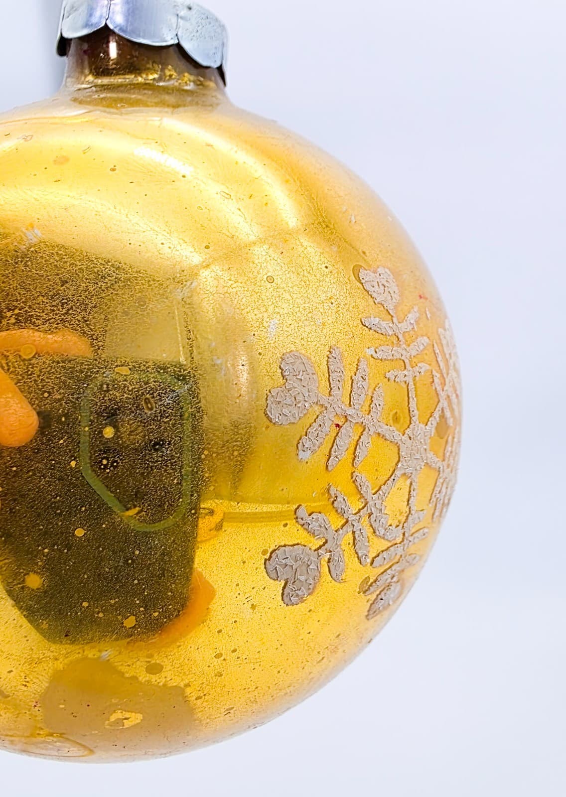 Vintage Made In USA Yellow Mica Stencil Snowflake Ball Glass Christmas Ornament - Thumbnail 6