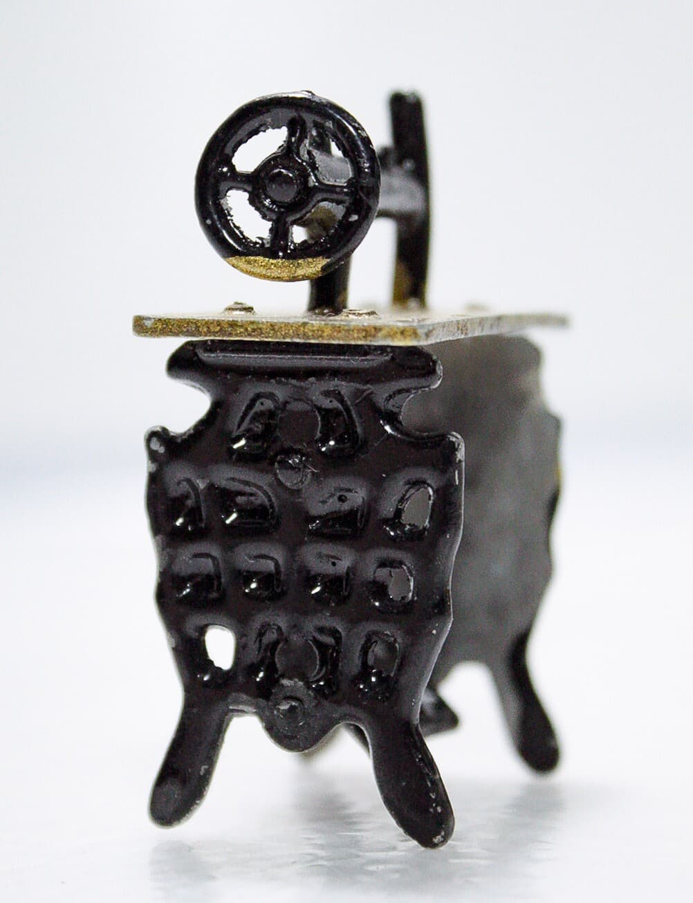 Vintage Miniature Dollhouse Sewing Machine Accessory Scale 1:12 Rare - Thumbnail 2