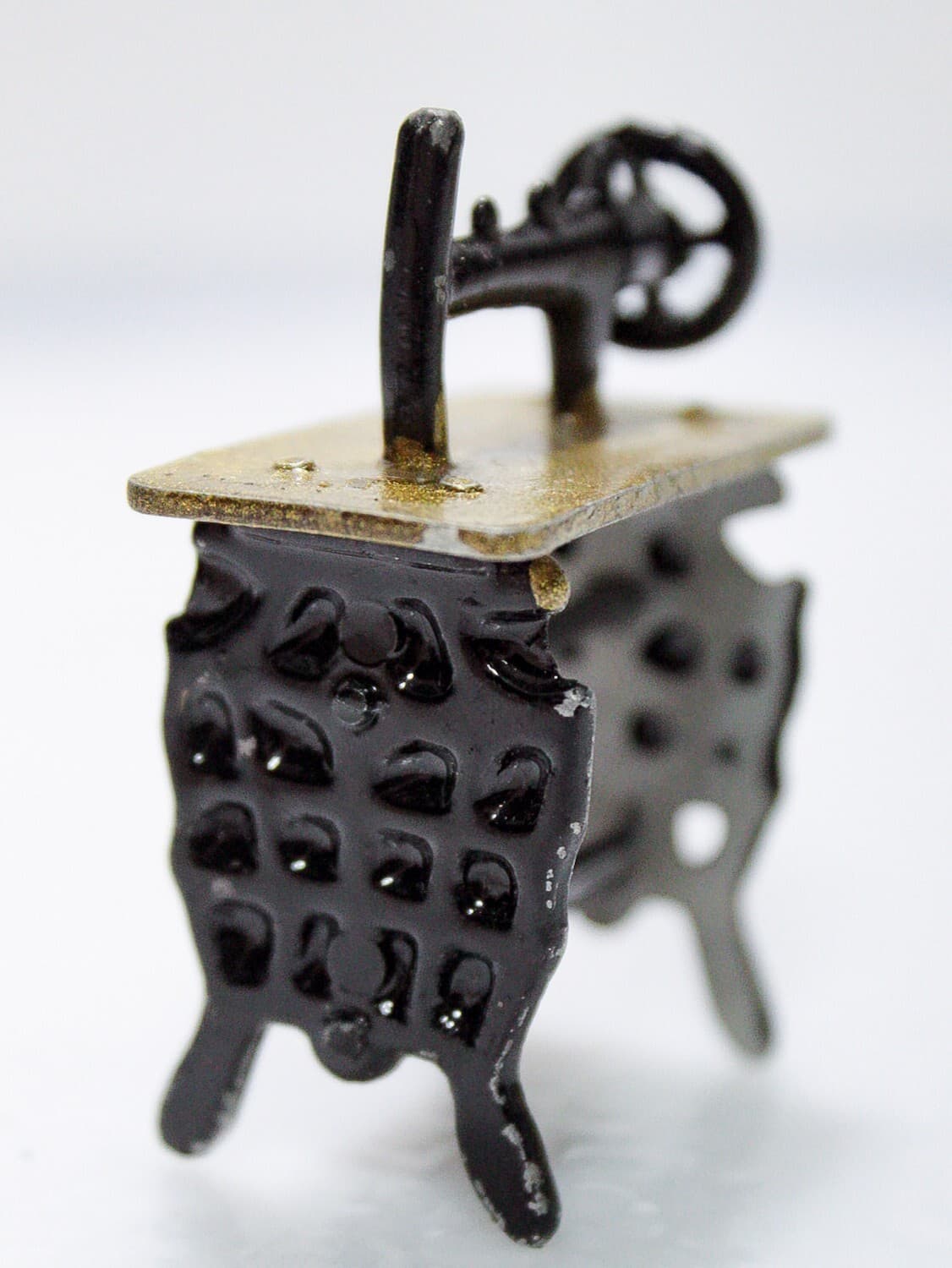 Vintage Miniature Dollhouse Sewing Machine Accessory Scale 1:12 Rare - Thumbnail 4