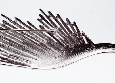 Large Vintage CROWN TRIFARI Silvertone Textured Statement Pin Brooch - Thumbnail 4