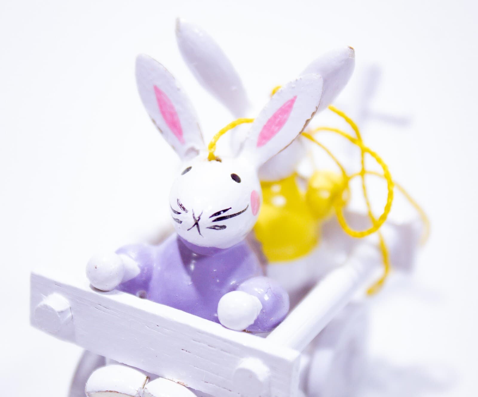 K.W. TAIWAN Wooden Easter Hand Painted Bunnies In Wagon Miniature Figurine - Thumbnail 5