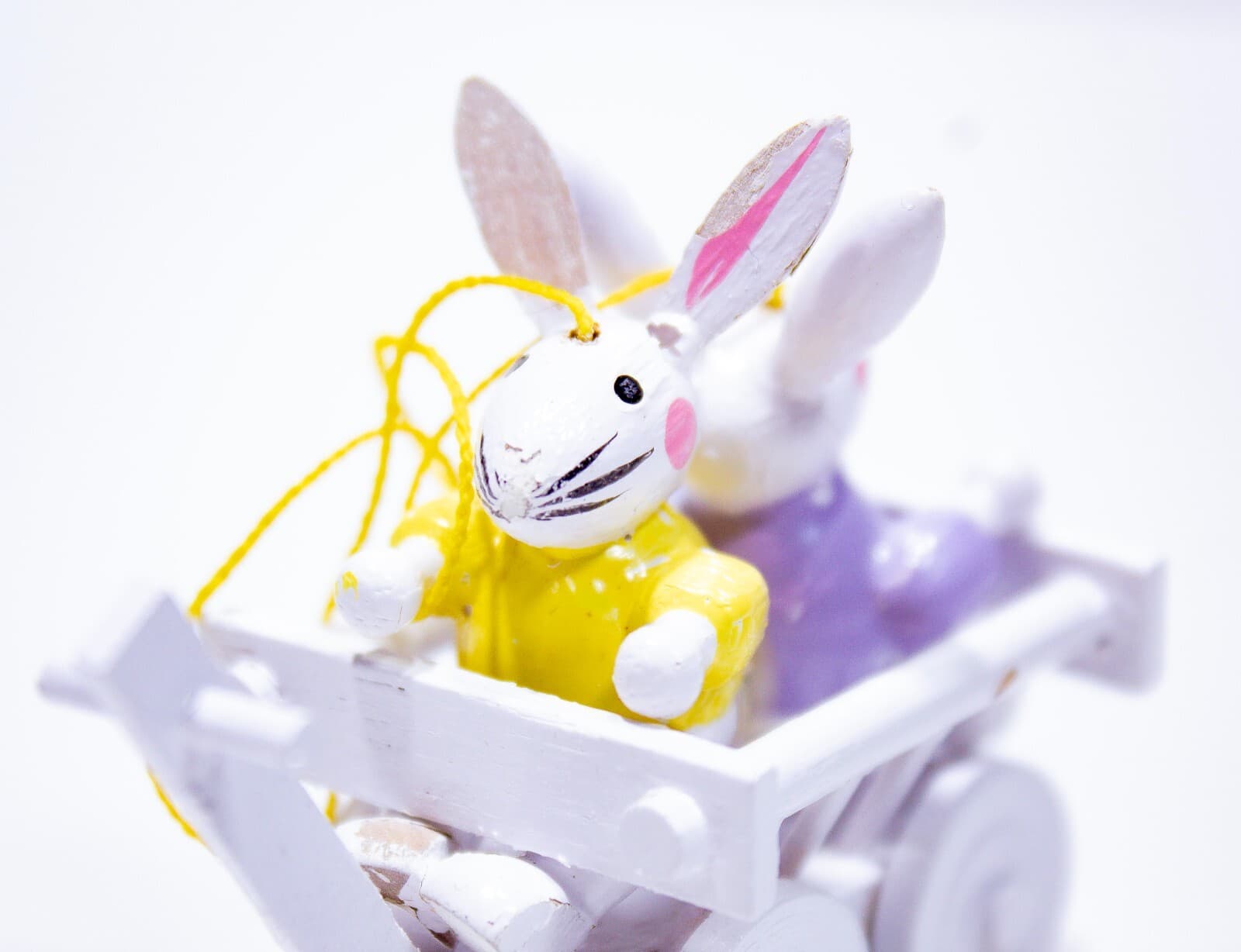 K.W. TAIWAN Wooden Easter Hand Painted Bunnies In Wagon Miniature Figurine - Thumbnail 4