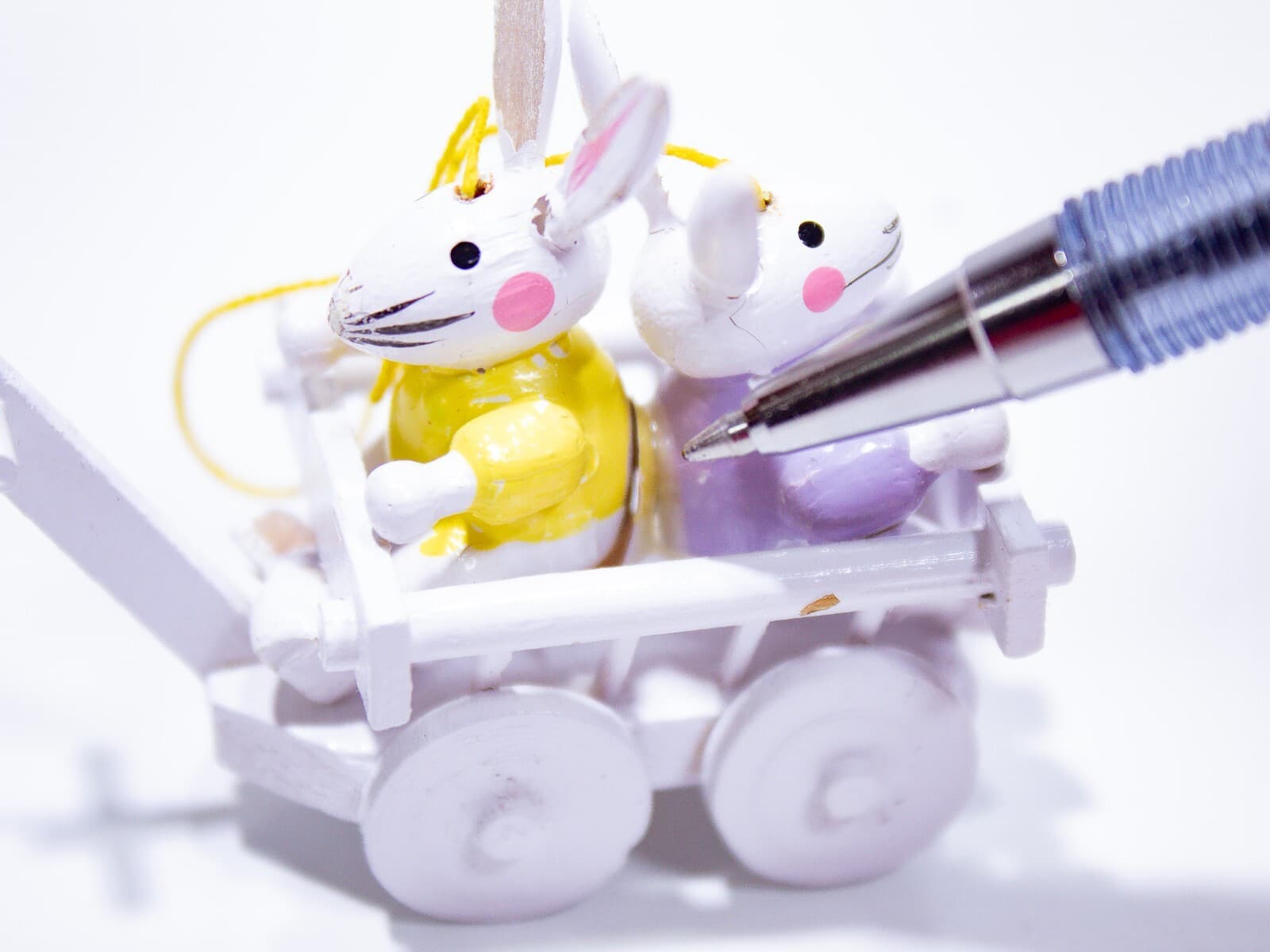 K.W. TAIWAN Wooden Easter Hand Painted Bunnies In Wagon Miniature Figurine - Thumbnail 8