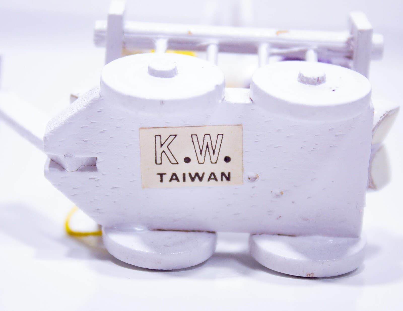 K.W. TAIWAN Wooden Easter Hand Painted Bunnies In Wagon Miniature Figurine - Thumbnail 10