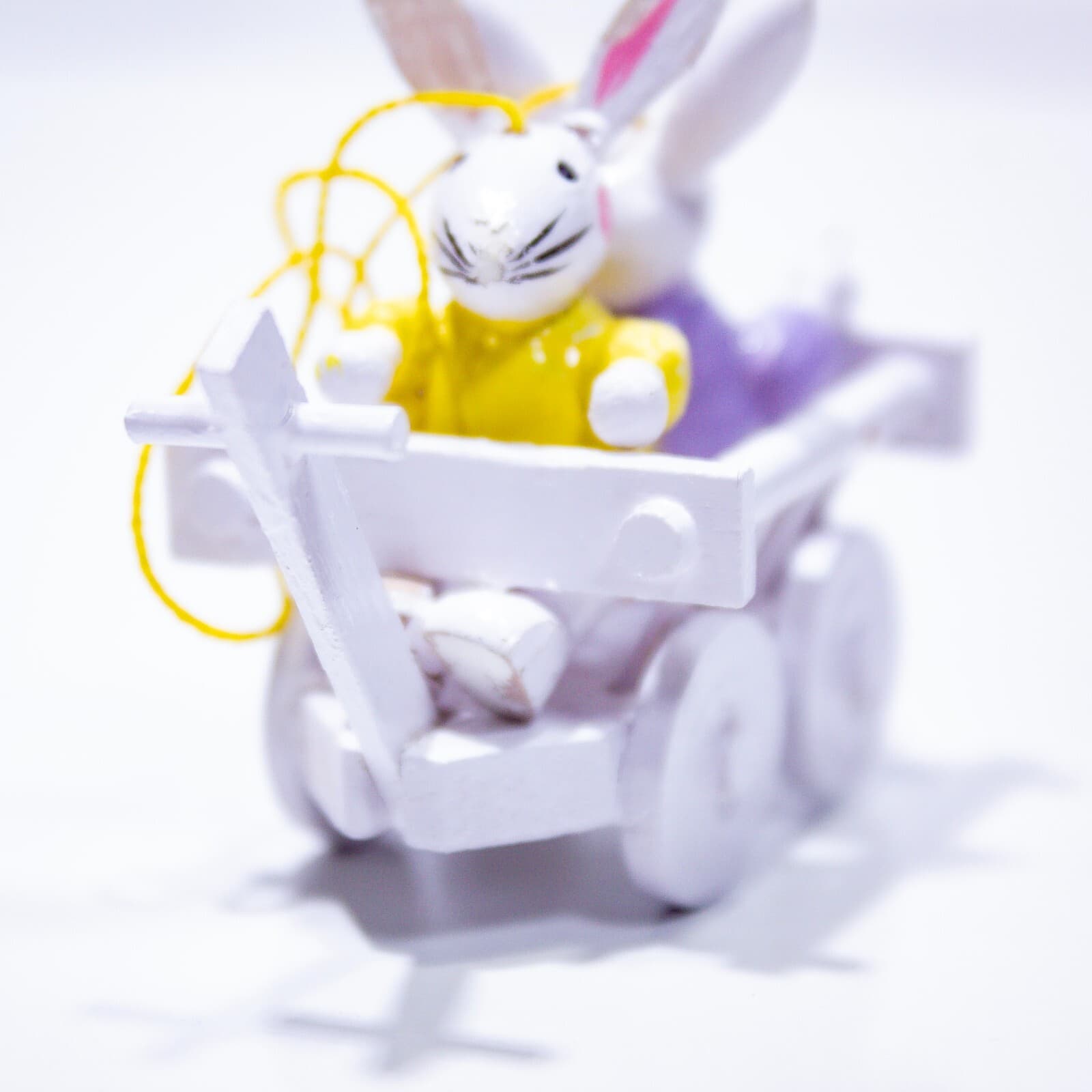K.W. TAIWAN Wooden Easter Hand Painted Bunnies In Wagon Miniature Figurine - Thumbnail 6