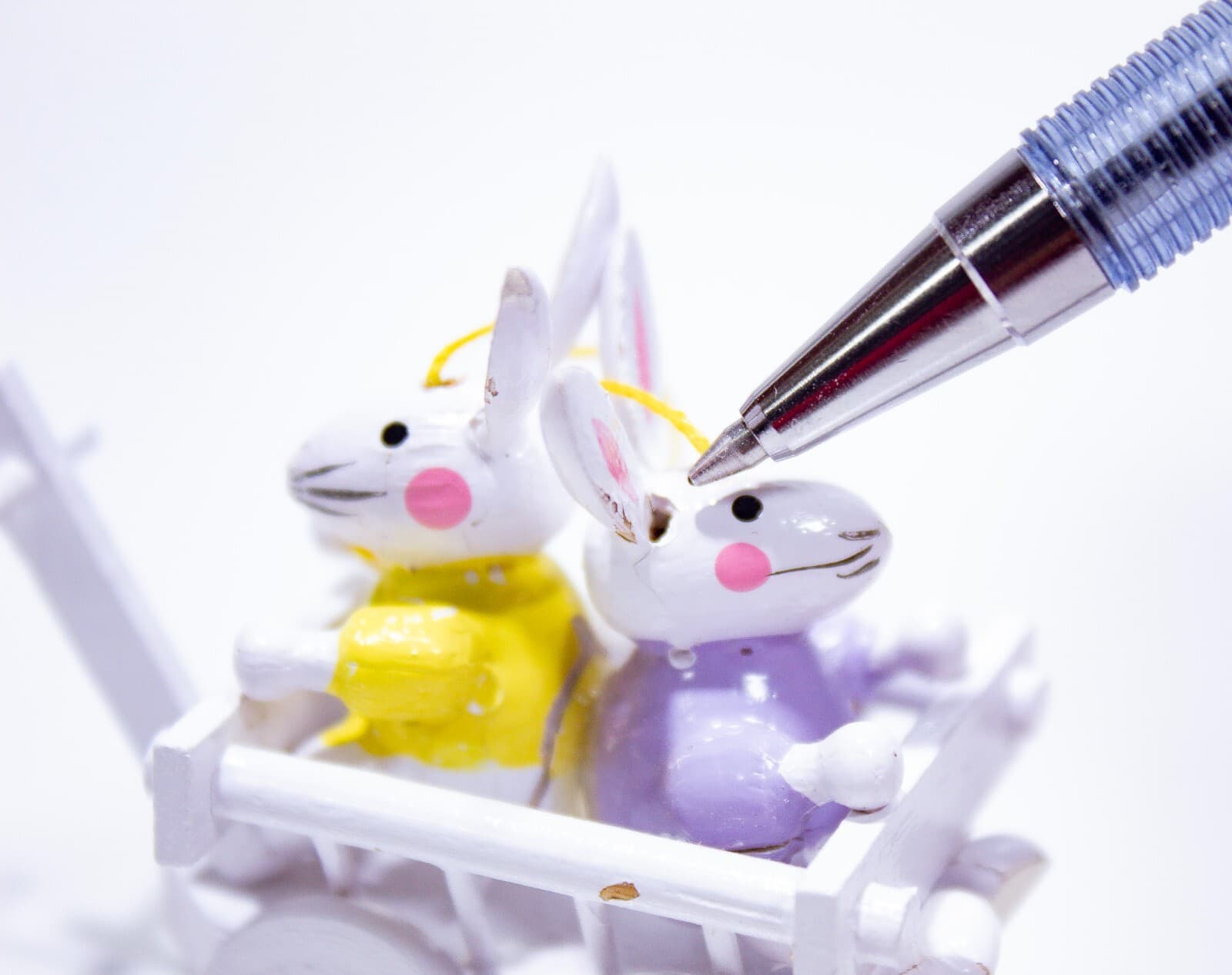 K.W. TAIWAN Wooden Easter Hand Painted Bunnies In Wagon Miniature Figurine - Thumbnail 9