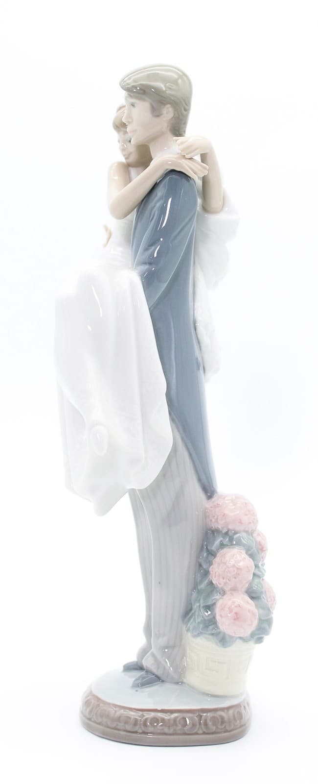 Lladro Over The Threshold #5282 Spain Glazed Porcelain Figure By Juan Huerta - Thumbnail 2
