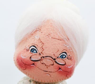 Vtg ANNALEE MOBILITEE Mrs. Claus Quilting Artisan Felt Christmas Doll 13" w/Tag - Thumbnail 6