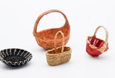 Vintage lot of 4 Dollhouse Miniature Weaved Baskets & Bowl Accessories - Thumbnail 2