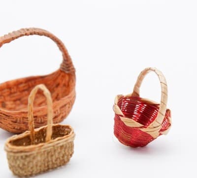 Vintage lot of 4 Dollhouse Miniature Weaved Baskets & Bowl Accessories - Thumbnail 3