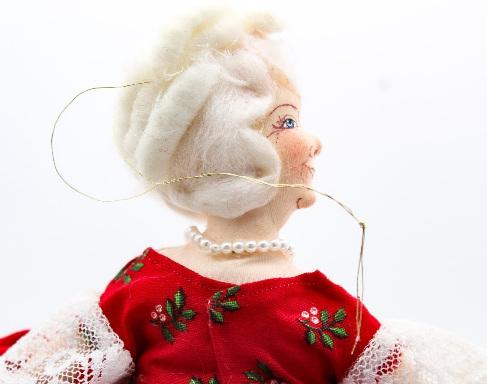 Gladys Boalt 1987 Mrs. Fezziwig Charles Dickens Hand Crafted Christmas Ornament - Thumbnail 3