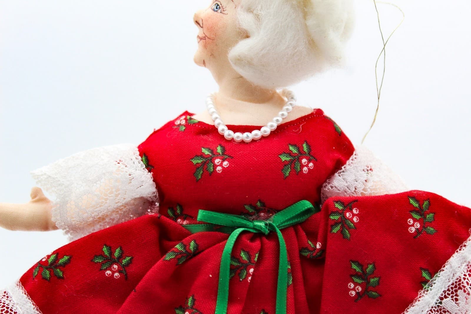 Gladys Boalt 1987 Mrs. Fezziwig Charles Dickens Hand Crafted Christmas Ornament - Thumbnail 6