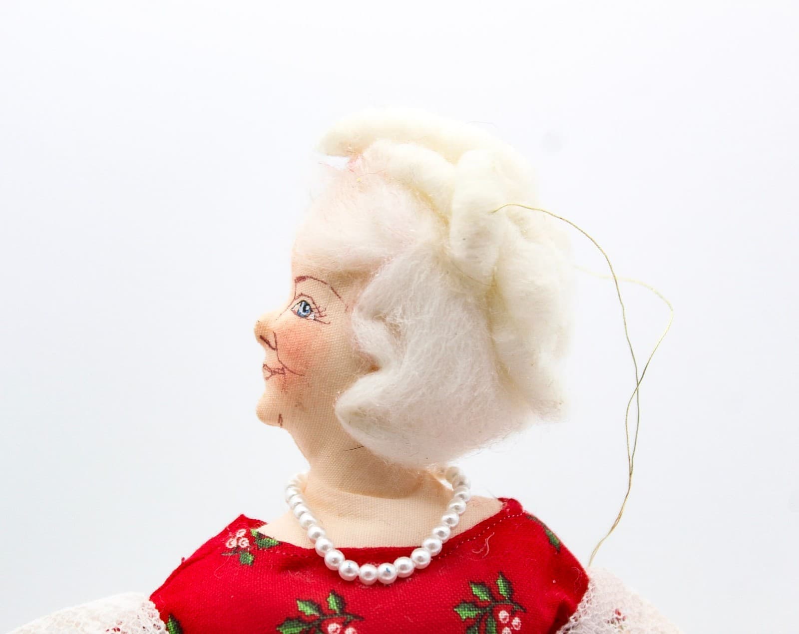Gladys Boalt 1987 Mrs. Fezziwig Charles Dickens Hand Crafted Christmas Ornament - Thumbnail 7