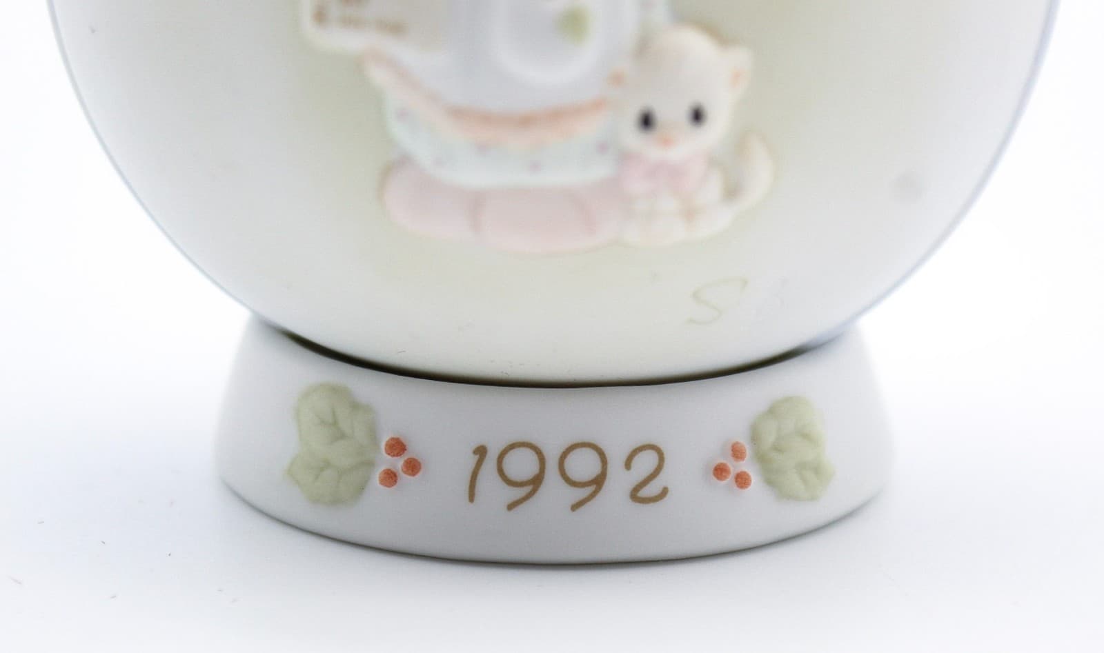 Precious Moments But The Greatest Of These Is Love Porcelain Ornament 1992 - Thumbnail 4