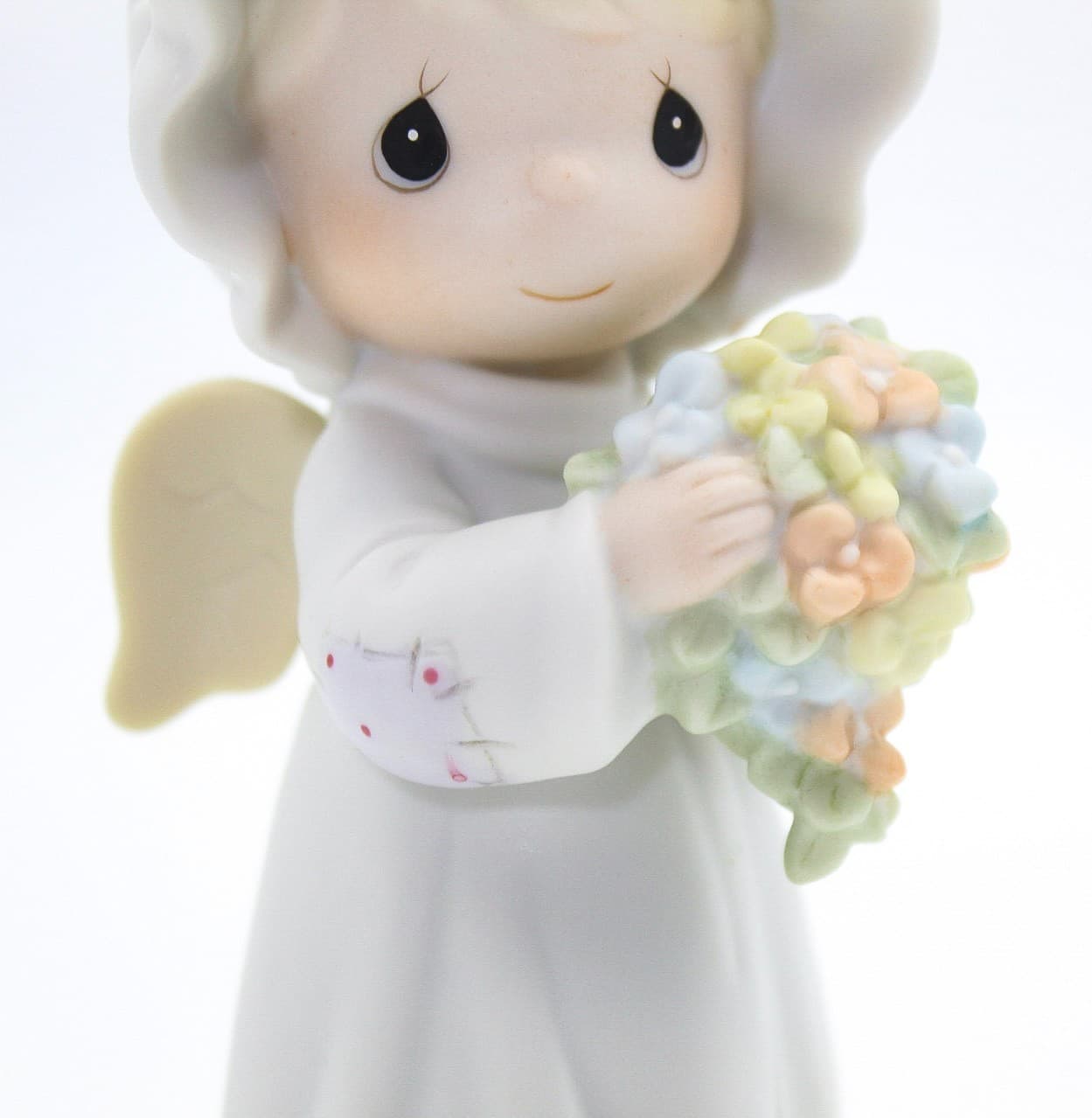 Precious Moments A Bouquet From God's Garden Of Love Porcelain Figurine 1996 - Thumbnail 2
