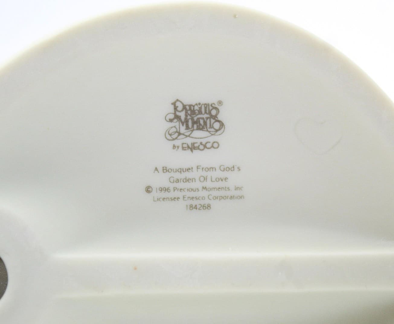 Precious Moments A Bouquet From God's Garden Of Love Porcelain Figurine 1996 - Thumbnail 5