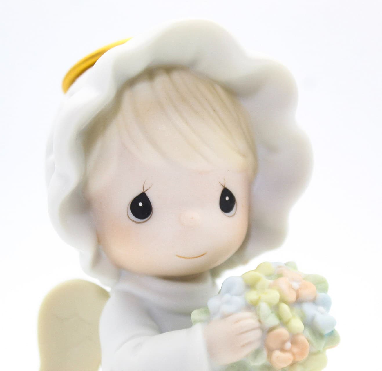 Precious Moments A Bouquet From God's Garden Of Love Porcelain Figurine 1996 - Thumbnail 4