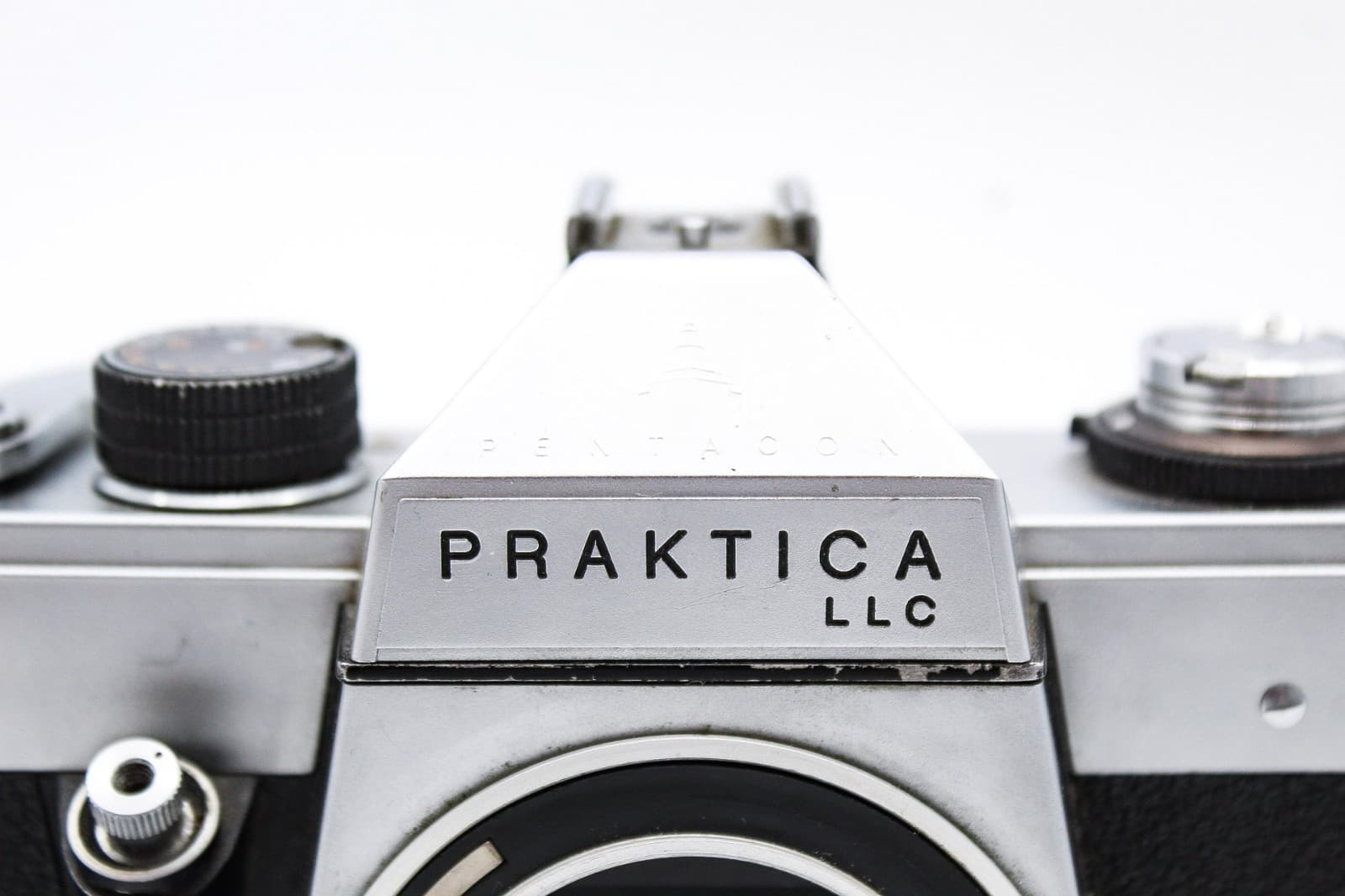 Vintage Praktica LLC East Germany 35mm Film SLR Pentacon Camera No Lense - Thumbnail 7