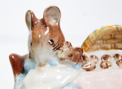 BESWICK ENGLAND Beatrix Potter "Hunca Munca" Porcelain Figurine - Thumbnail 2