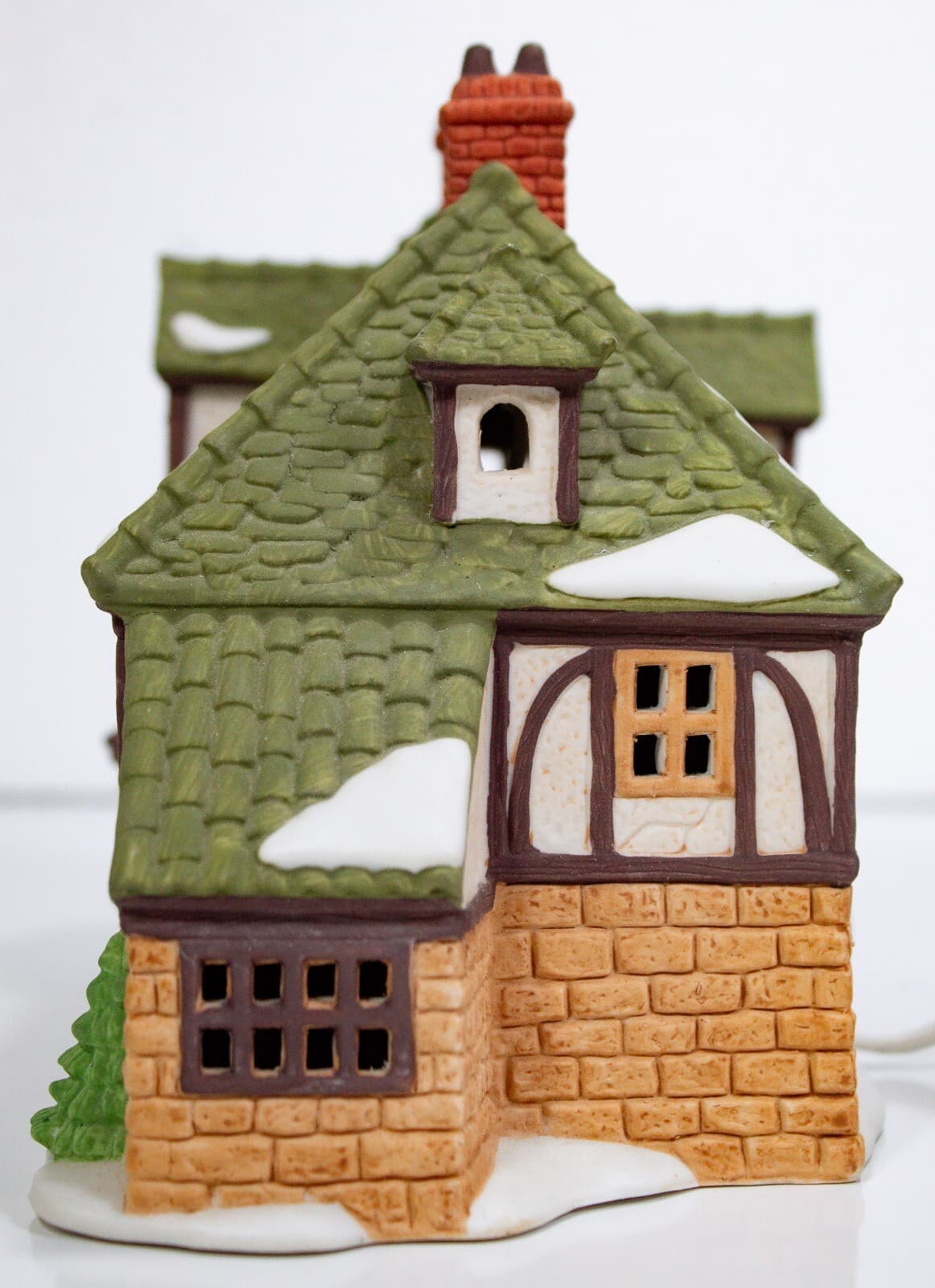 DEPARTMENT 56 "Nicholas Nickleby" Hand Painted Porcelain House With Box & Light - Thumbnail 4
