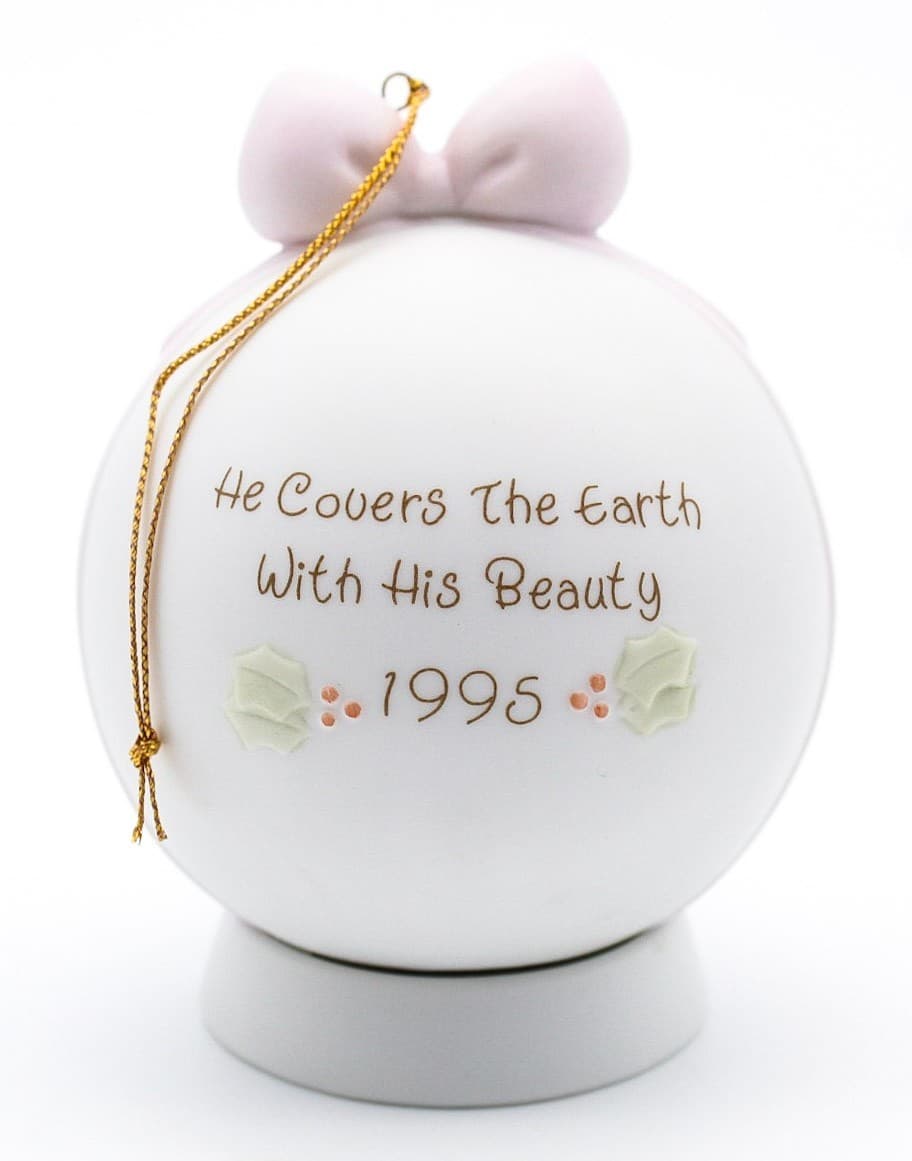 Precious Moments He Covers The Earth With His Beauty Porcelain Ornament 1995 - Thumbnail 2