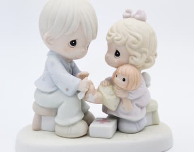 3 Precious Moments There Shall Be Showers Of Blessings Porcelain Figurines - Thumbnail 2