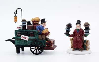 DEPARTMENT 56 "Chelsea Market Hat Monger & Cart" Christmas Village Accessory - Thumbnail 4