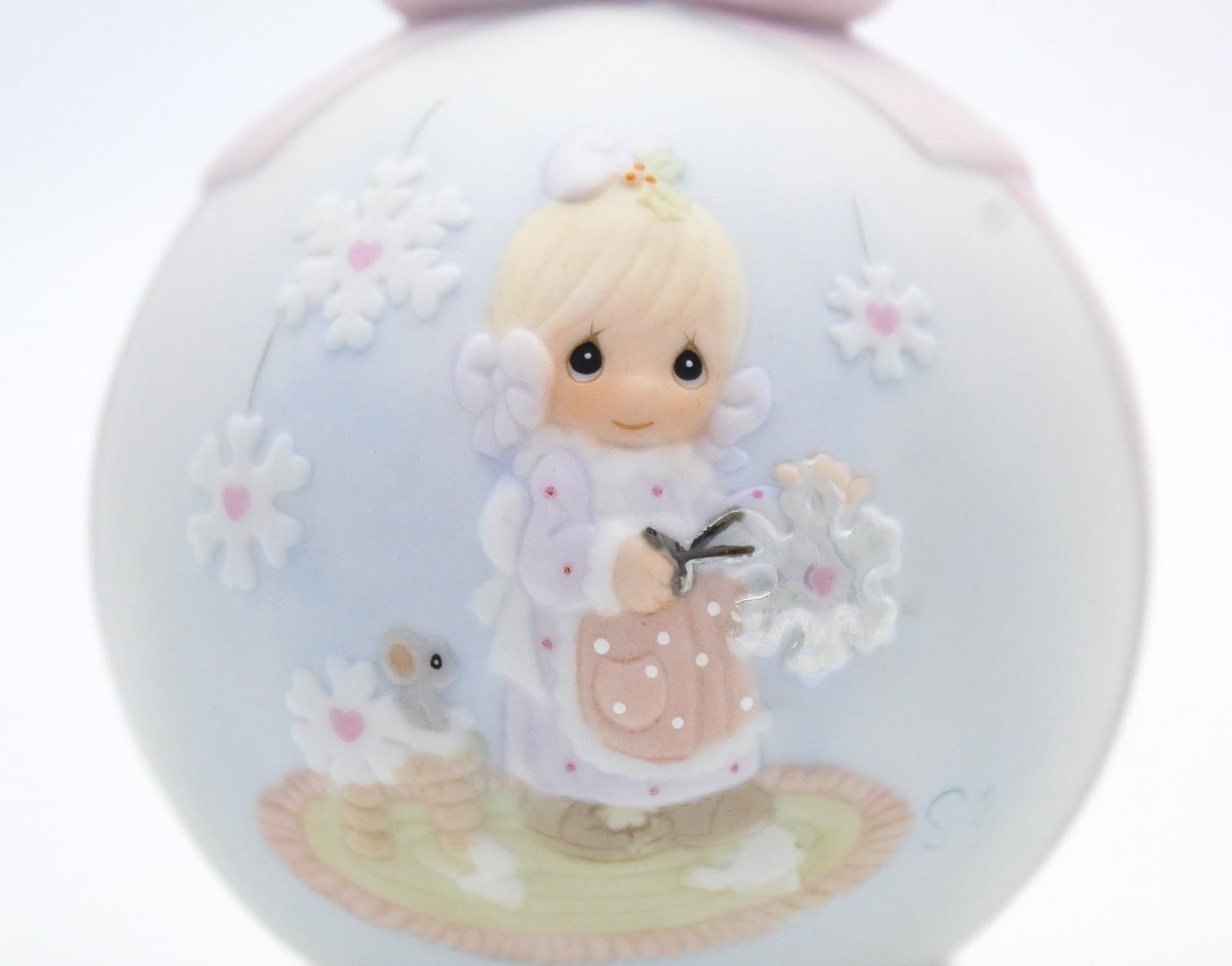 Precious Moments He Covers The Earth With His Beauty Porcelain Ornament 1995 - Thumbnail 4